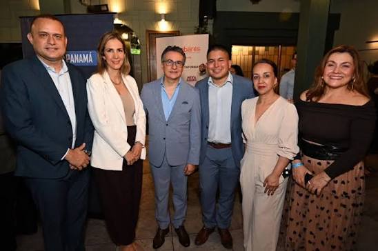 Representantes gremiales y aliados institucionales del CIHET en Panamá.